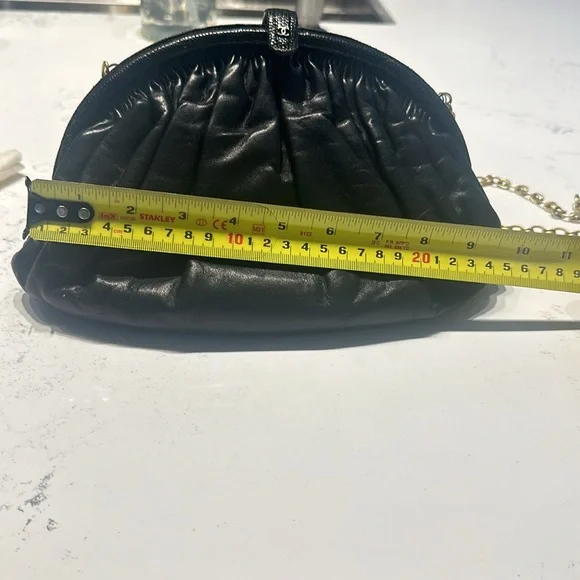 100% Vintage Chanel Clutch with original chain. Can be worn crossbody. - Picture 9 of 14